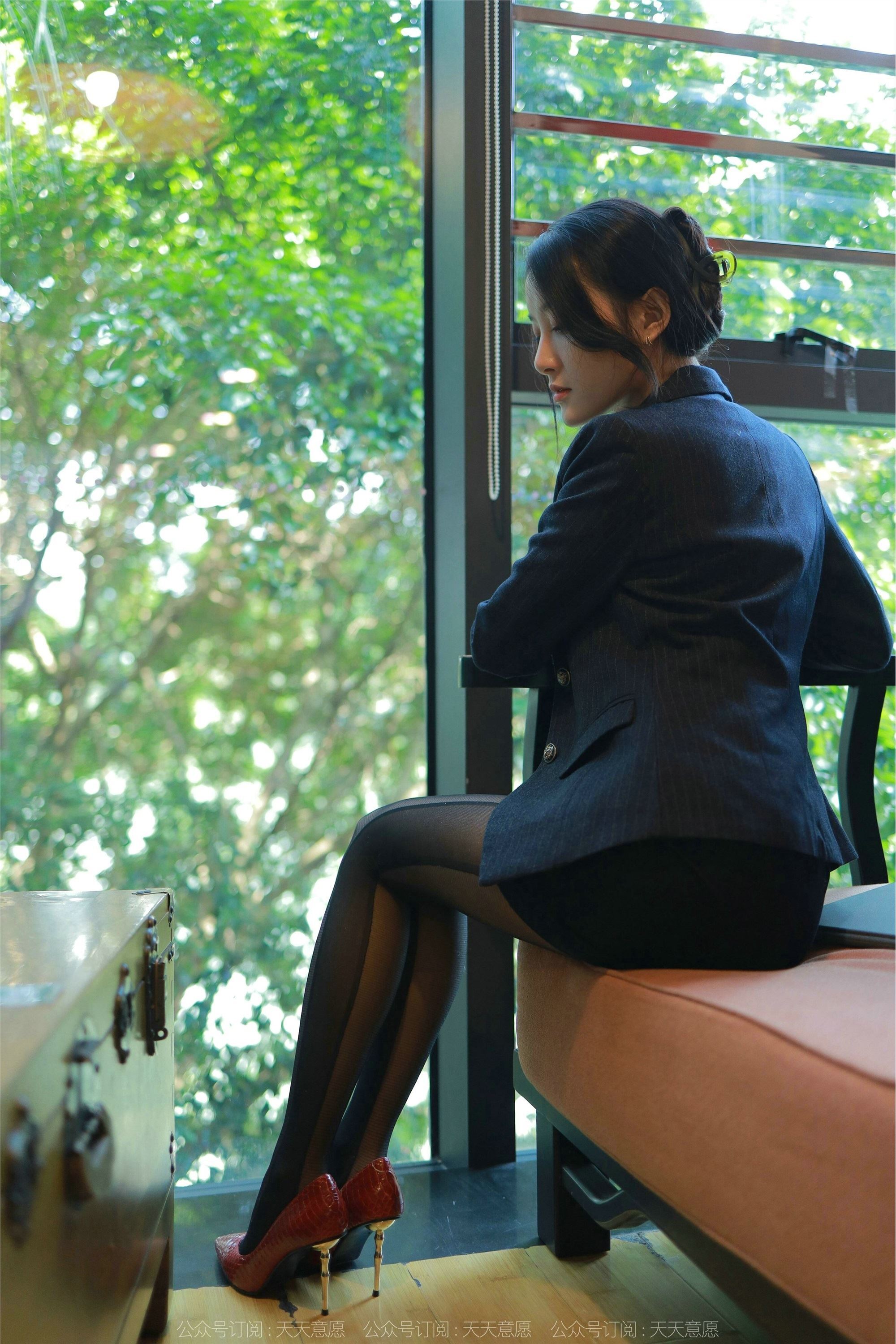 IESS异思趣向  2022.04.12 丝享家1057：婉萍《OL嘿丝玉姐》